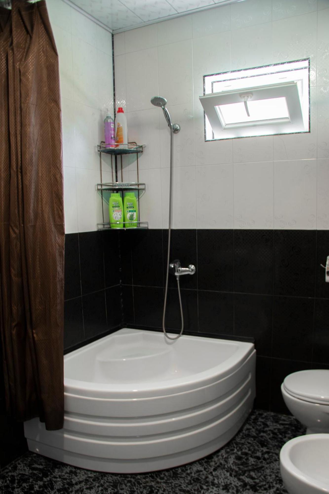 Guest House Melissa Duisi Екстериор снимка